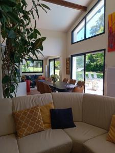 Villas Spacieux et Lumineux appartement dans Villa Contemporaine avec Piscine chauffee privative pres Golf d'Arcangues : photos des chambres