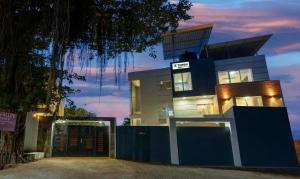 Treebo Midvalley Residence