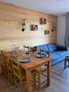 Appartement 4-6 personnes à Valmeinier 1800 résa du samedi au samedi avec piscine intérieure chauffée