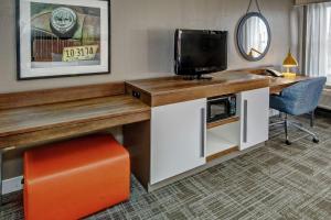 King Room - Mobility Access/Non-Smoking room in Hampton Inn Tullahoma