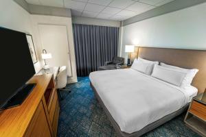 King Room with Patio - Non smoking room in DoubleTree by Hilton Tampa Rocky Point Waterfront