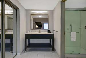 King Room with Sofa Bed - Hearing Accessible room in Hampton Inn and Suites Robbinsville