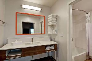 King Room - Non-Smoking room in Hampton Inn & Suites Tucson Marana