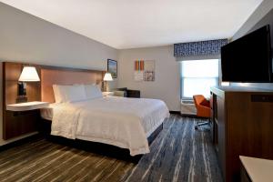 King Room with King Bed - Non-Smoking room in Hampton Inn Woodbridge