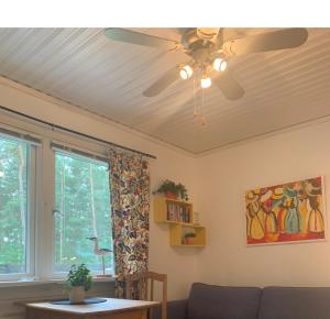 Mysigt boende i Åhus med egen ingång, terass, wifi, tvättmaskin & parkering!
