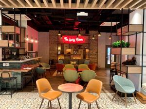 Canvas Moncton, Tapestry Collection By Hilton