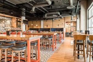 Canvas Moncton, Tapestry Collection By Hilton