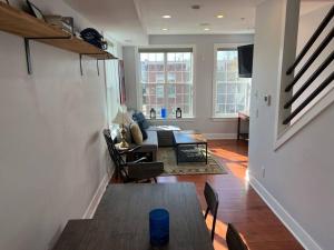Sun-filled Capitol Hill home w parking & roofdeck
