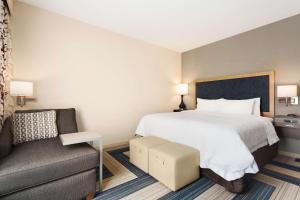 King Room with Sofa Bed - Non-Smoking room in Hampton Inn by Hilton Kennewick at Southridge