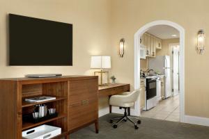 King Corner Oceanfront Suite room in Hilton Suites Ocean City Oceanfront