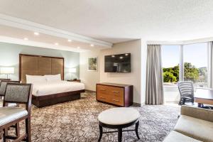 Junior King Suite with Sofa Bed - Non-Smoking room in DoubleTree by Hilton Memphis