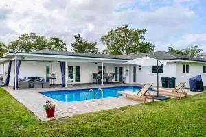 GORGEOUS VIEW Pool, Park, Mall, Beaches, Airport - بلانتايشن