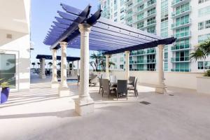 Glam Studio: Sleeps 4 x Pool x Gym x Parking