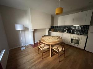 Appartements Le petit chateau du Docteur Cambournac : photos des chambres