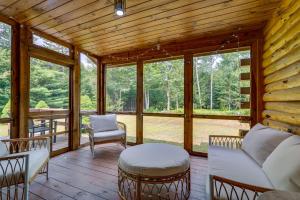 Pet-Friendly Conway Cabin about 5 to Campton Mountain!