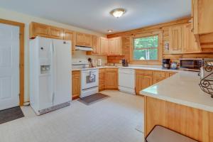 Pet-Friendly Conway Cabin about 5 to Campton Mountain!