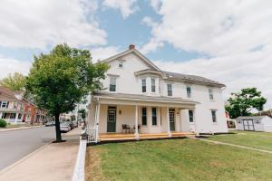 Newly Renovated Vintage Inspired Large 4 BR Home