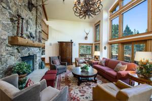 Silverview at Highlands Home: Mountain Luxury