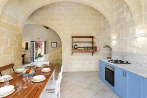 Dar tal-Patri Farmhouse with Private Pool