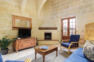Dar tal-Patri Farmhouse with Private Pool