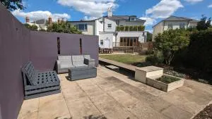 Cheltenham large house with gym, bar & hot tub - Golden Valley