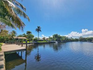 Surf House - Paddleboards - Canoes -1 mile to Wilton Manors
