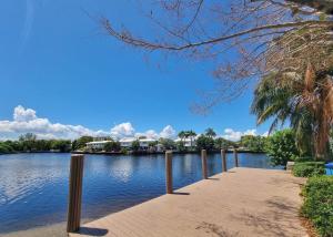 Surf House - Paddleboards - Canoes -1 mile to Wilton Manors