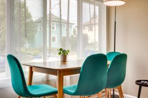 Seattle Scandi-Boho Gem Walk to Waterfront!