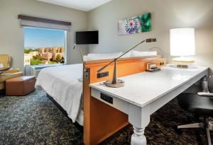 Premium King Room room in Hilton Garden Inn Arvada/Denver CO