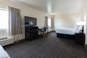 Suite room in Cobblestone Hotel & Suites-Sheldon