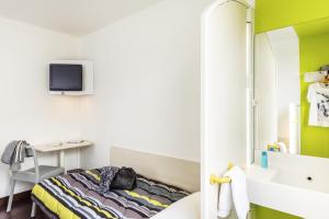 Hotels hotelF1 Le Luc le Cannet des Maures : Chambre Double ou Triple Standard