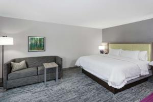 King Room with Sofa Bed- Non-Smoking room in Hampton Inn & Suites Rocky Hill - Hartford South