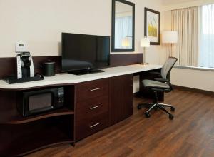 Corner King Room room in Hilton Garden Inn Pittsburgh Downtown