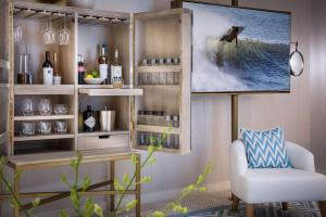 Oceanfront Signature Suite room in Oceana Santa Monica LXR Hotels & Resorts