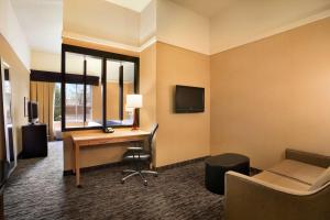 King Room - Disability Access/Non-Smoking room in DoubleTree by Hilton Hotel Oklahoma City Airport