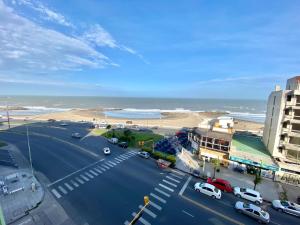 Tres ambientes moderno con vista panorámica al mar