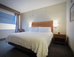 King Room with Tub - Mobility and Hearing Access room in Hilton Garden Inn West Des Moines