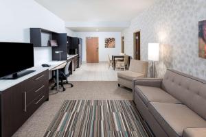 One-Bedroom King Suite - Non-Smoking room in Home2 Suites By Hilton Ft. Lauderdale Airport-Cruise Port