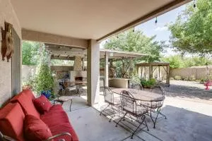 Tolleson Hideaway with Backyard and Outdoor Kitchen! - 埃文代尔