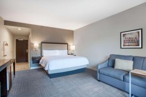 King Room - Non-Smoking room in Hampton Inn Rochester Penfield Ny