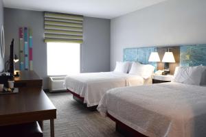 Queen Room with Two Queen Beds (4 Adults) room in Hampton Inn Hamburg