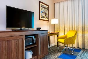 King Room - Non-Smoking room in Hampton Inn Lockport - Buffalo NY
