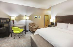 King Room with King Bed - Non-Smoking room in Hampton Inn & Suites Houston/League City