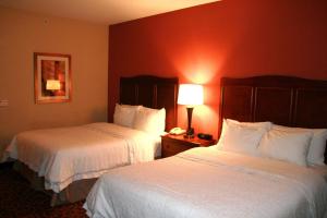 Queen Room with Two Queen Beds - Mobility and Hearing Access/Non-Smoking room in Hampton Inn Junction City