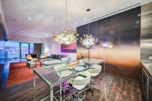 Intimo Palms Place Penthouse