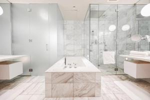 Intimo Palms Place Penthouse