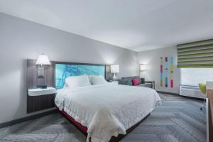 King Room with King Bed - Non-Smoking room in Hampton Inn Tampa-Veterans Expressway