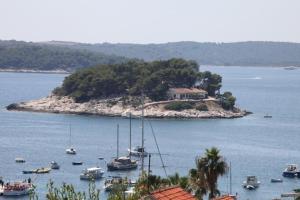 Apartments & Rooms Zlatica Hvar