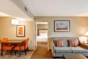 One-Bedroom Queen Suite with Two Queen Beds - Non-Smoking room in Homewood Suites by Hilton Kansas City/Overland Park