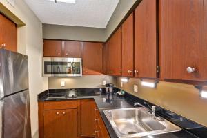 One-Bedroom King Suite with Fireplace - Non-Smoking  room in Homewood Suites by Hilton Kansas City/Overland Park